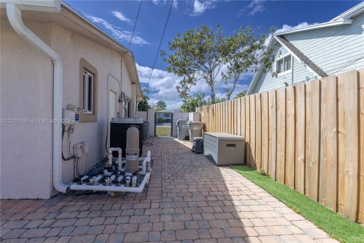 1660 NE 25th Ave, Pompano Beach, FL 33062 Photo