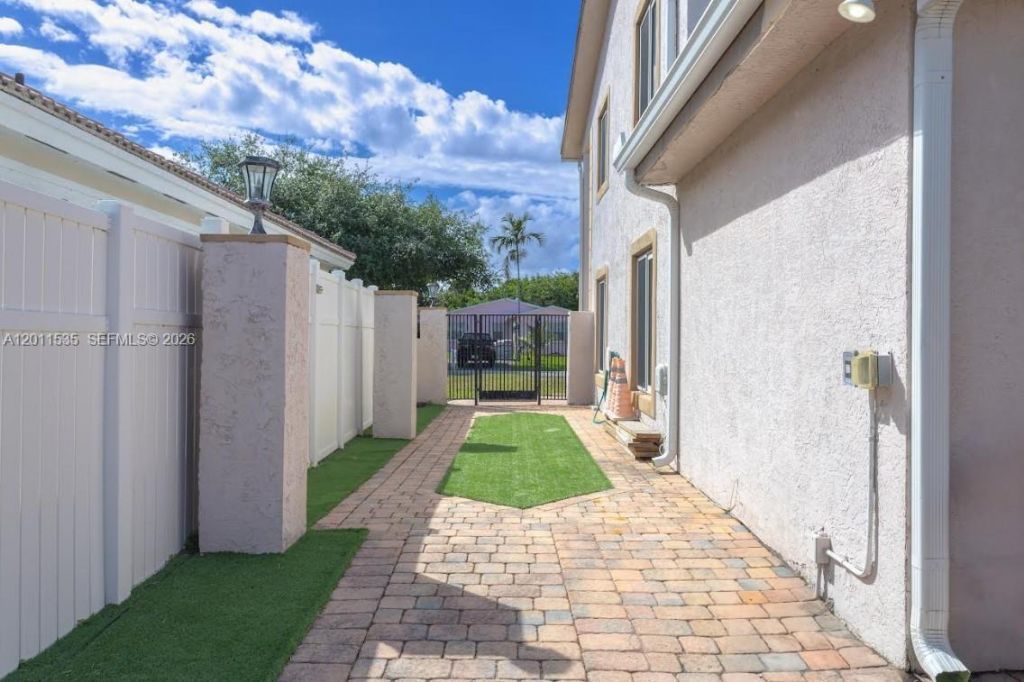 1660 NE 25th Ave, Pompano Beach, FL 33062 Photo