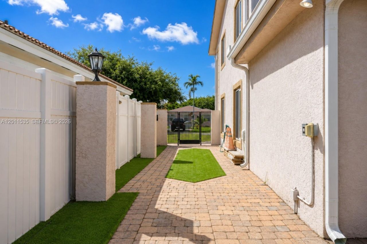 1660 NE 25th Ave, Pompano Beach, FL 33062 Photo