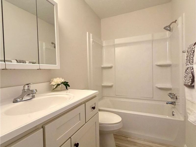 31622 N Marginal Drive , Unit B-105, Willowick, OH 44095 Photo 16