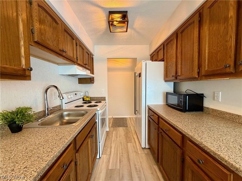 31622 N Marginal Drive , Unit B-105, Willowick, OH 44095 Photo 6