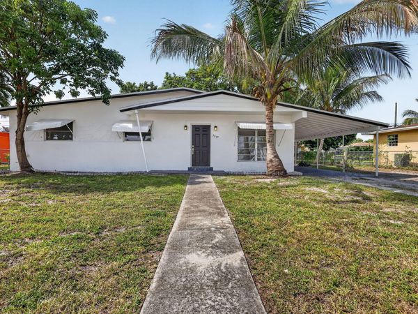 3830 SW 30th Street, Hollywood, FL 33023