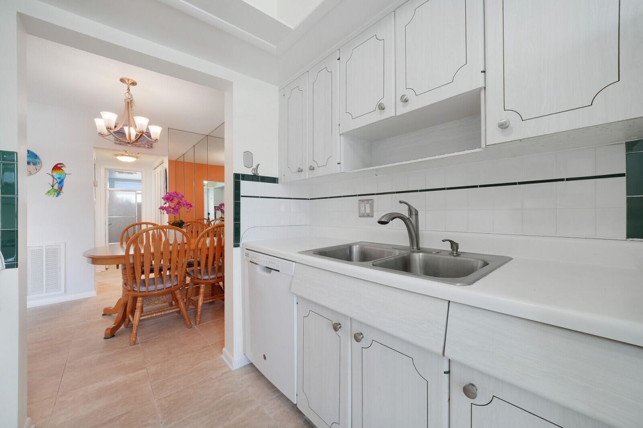 37 Yacht Club Drive, Unit 202, North Palm Beach, FL 33408 Photo