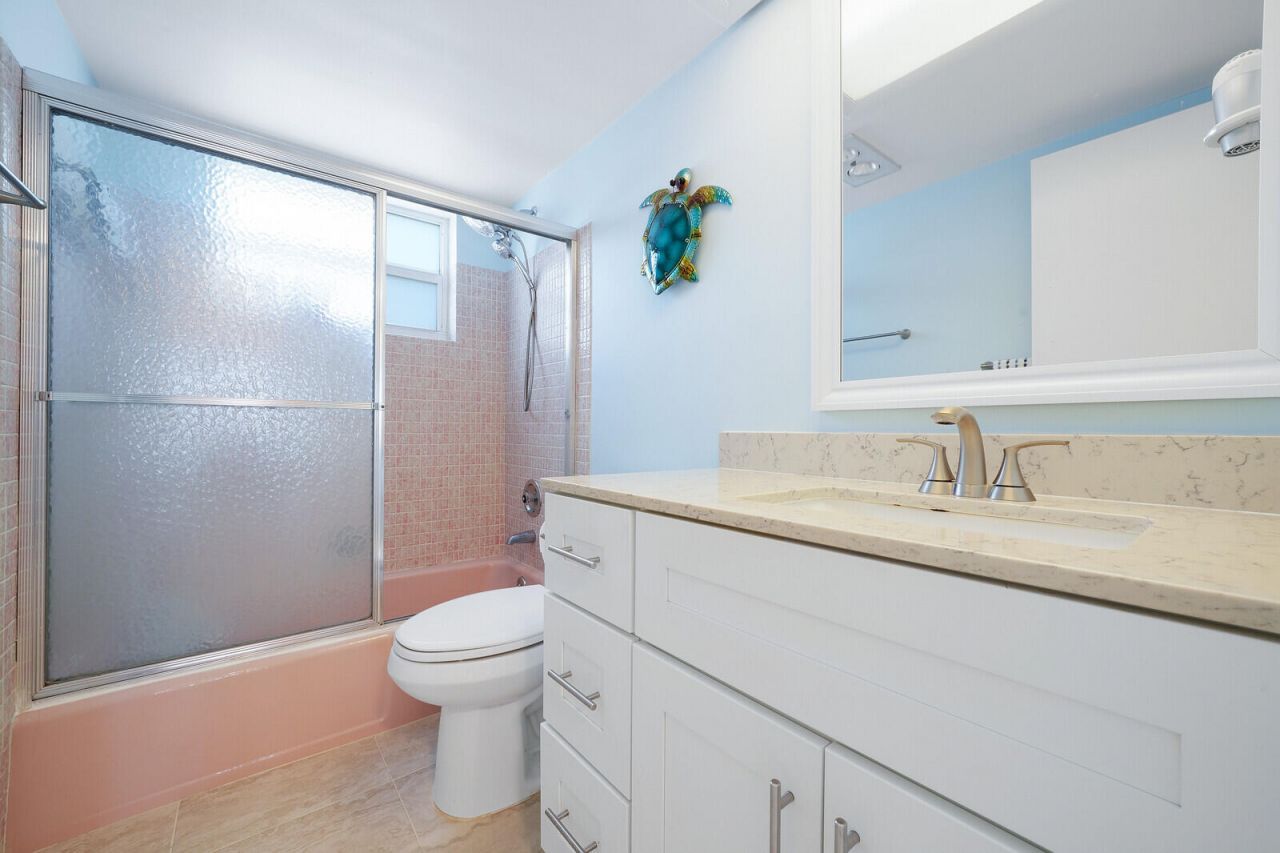 37 Yacht Club Drive, Unit 202, North Palm Beach, FL 33408 Photo
