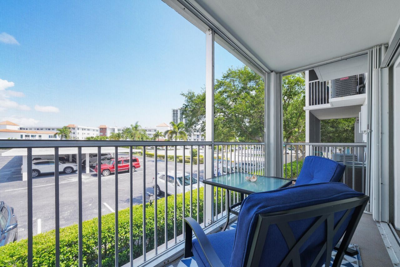 37 Yacht Club Drive, Unit 202, North Palm Beach, FL 33408 Photo