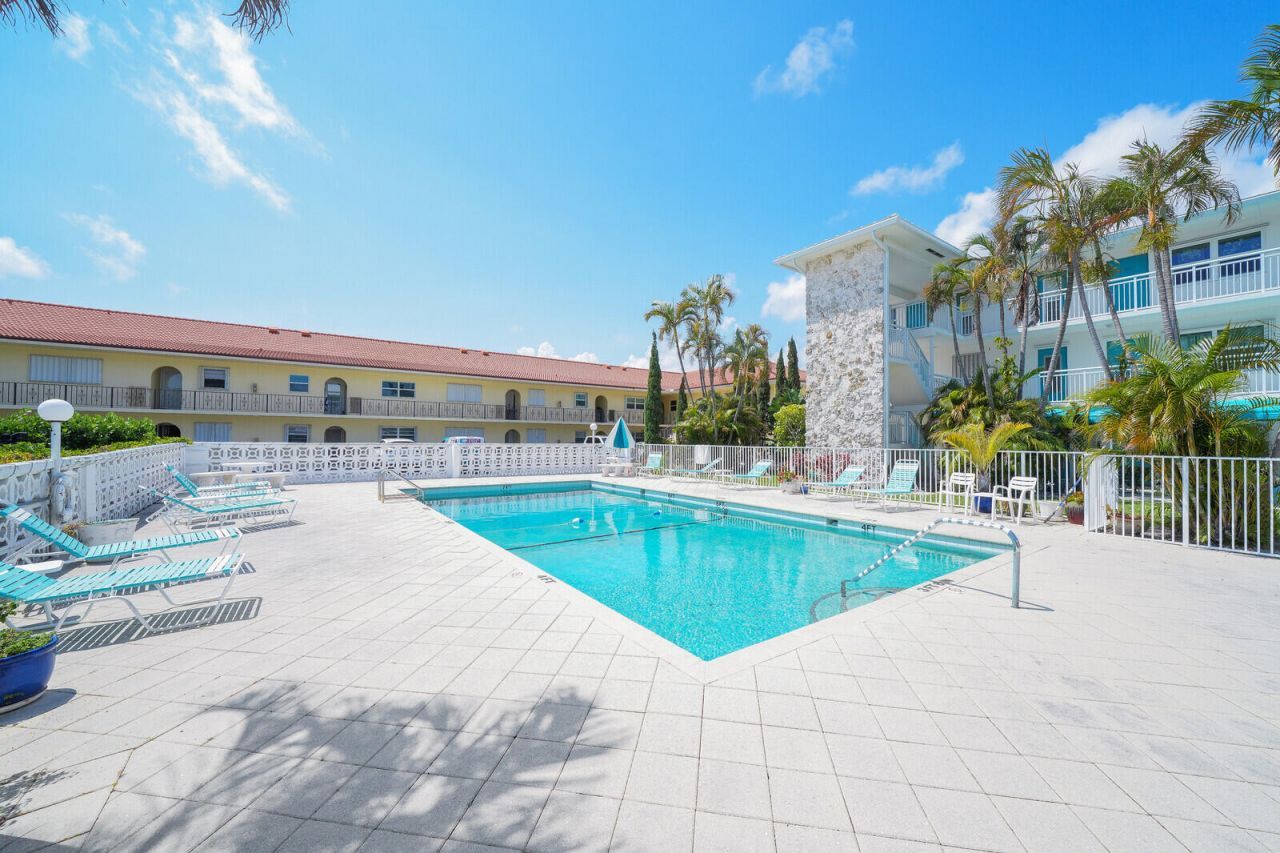 37 Yacht Club Drive, Unit 202, North Palm Beach, FL 33408 Photo