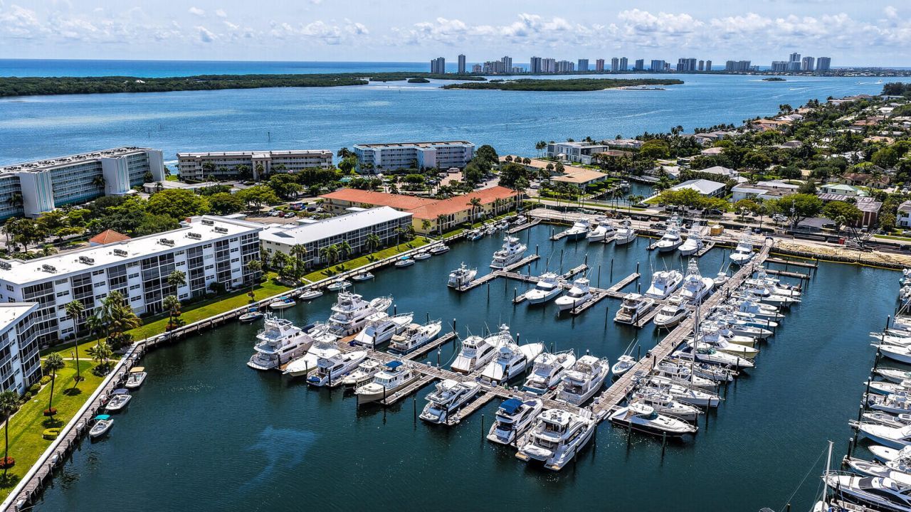 37 Yacht Club Drive, Unit 202, North Palm Beach, FL 33408 Photo