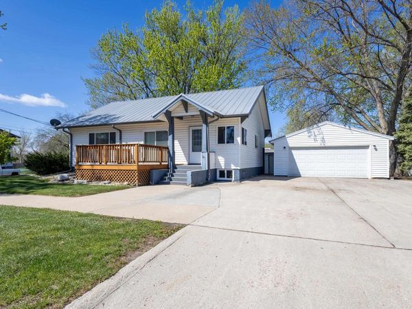 102 W Elder St, Canton, SD 57013
