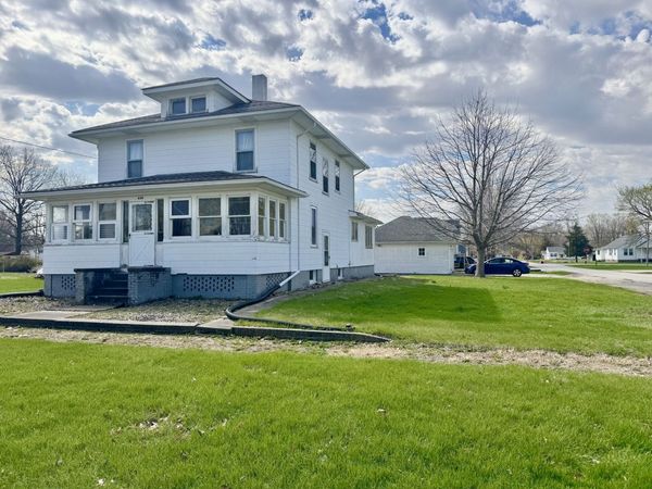 608 W Main Street , Aledo, IL 61231