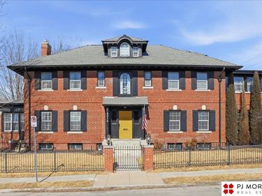 4016 Davenport Street , Omaha, NE 68131