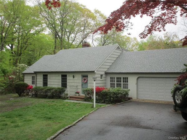 16 Brian Court , Northport, NY 11768
