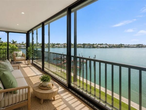 222 Harbour DR, Unit 301, NAPLES, FL 34103