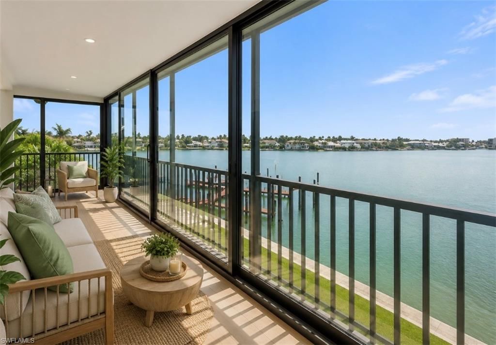 222 Harbour Dr, Unit 301, Naples, FL 34103 Photo
