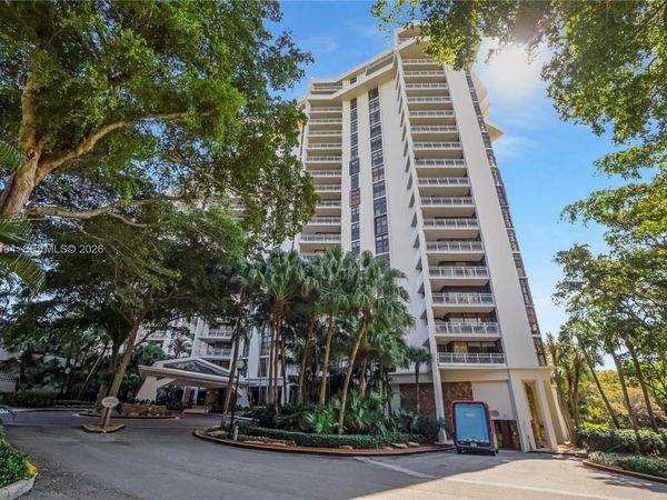 1000 Quayside Ter , Unit 703, Miami, FL 33138
