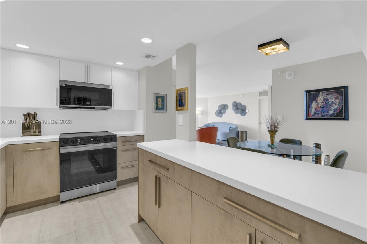 1000 Quayside Ter, Unit 703, Miami, FL 33138 Photo