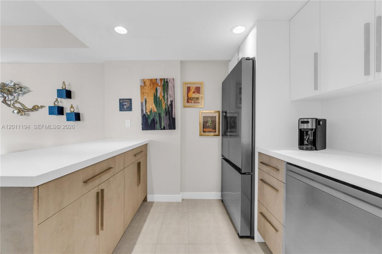 1000 Quayside Ter, Unit 703, Miami, FL 33138 Photo