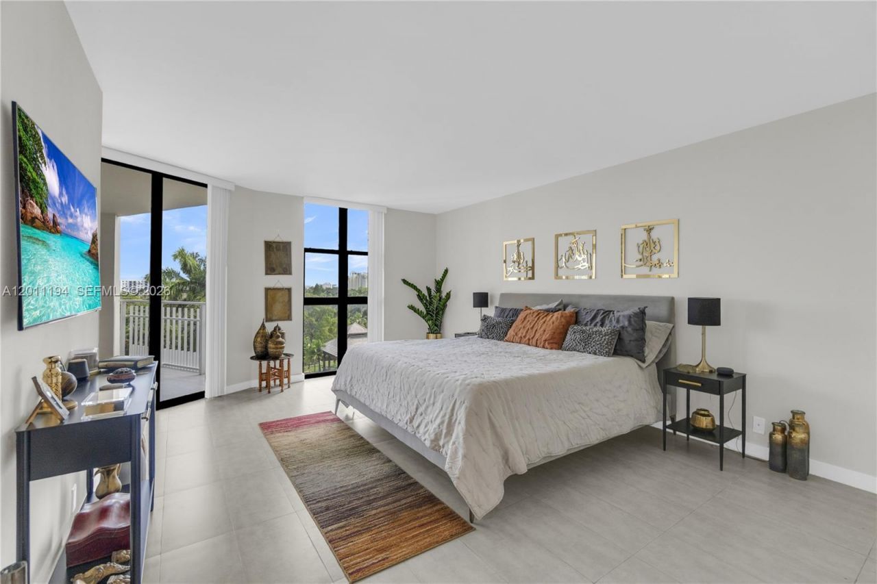 1000 Quayside Ter, Unit 703, Miami, FL 33138 Photo