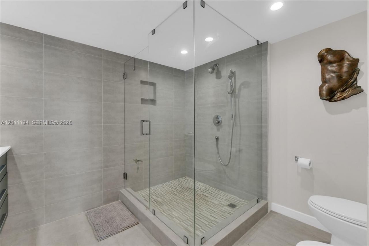 1000 Quayside Ter, Unit 703, Miami, FL 33138 Photo