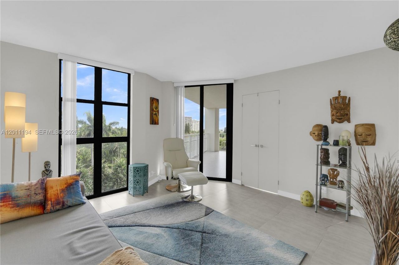 1000 Quayside Ter, Unit 703, Miami, FL 33138 Photo