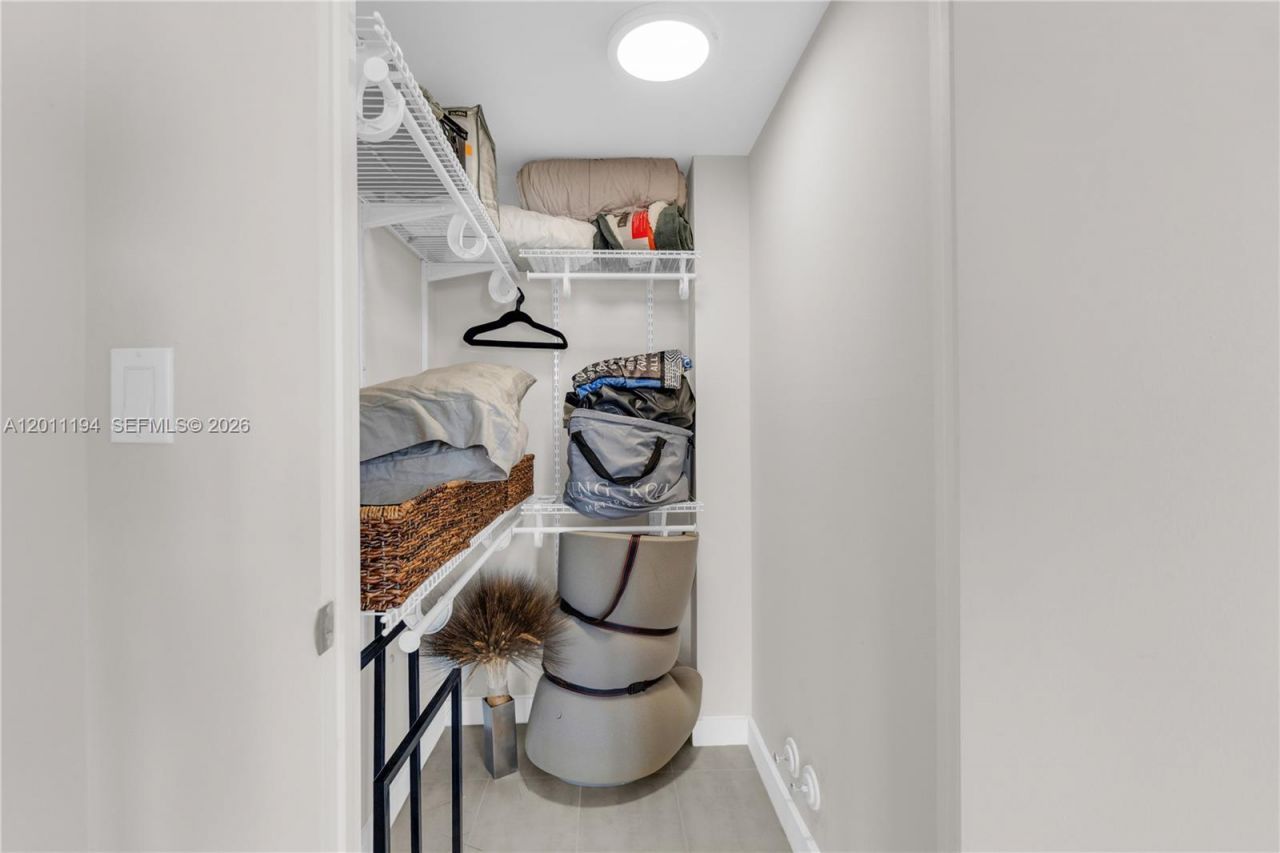 1000 Quayside Ter, Unit 703, Miami, FL 33138 Photo