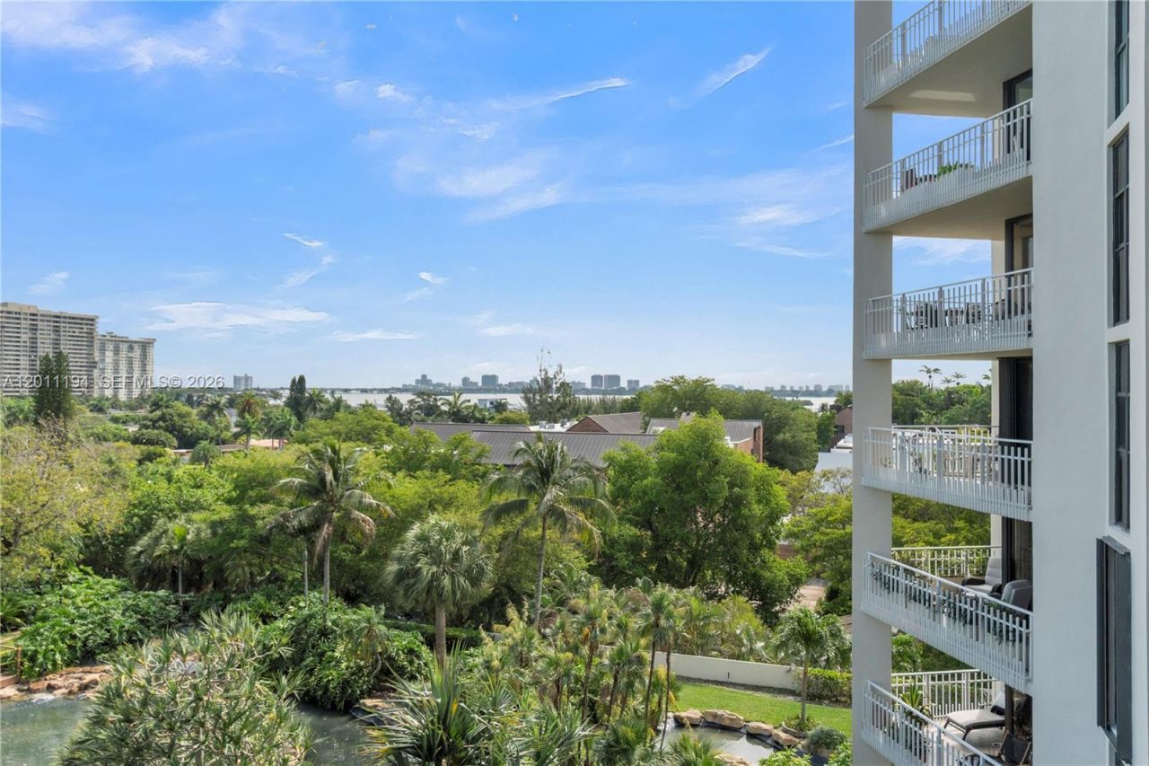 1000 Quayside Ter, Unit 703, Miami, FL 33138 Photo