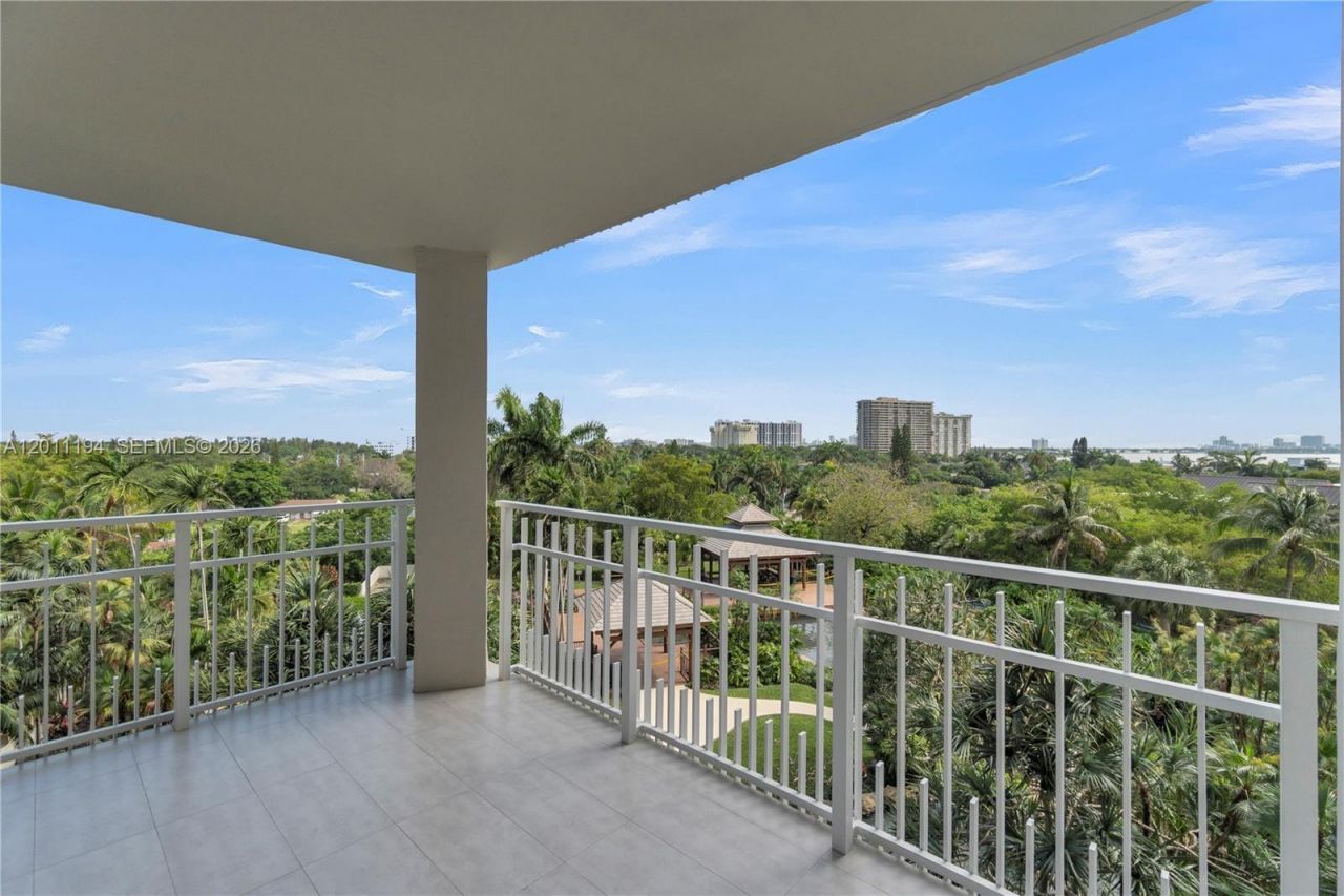 1000 Quayside Ter, Unit 703, Miami, FL 33138 Photo