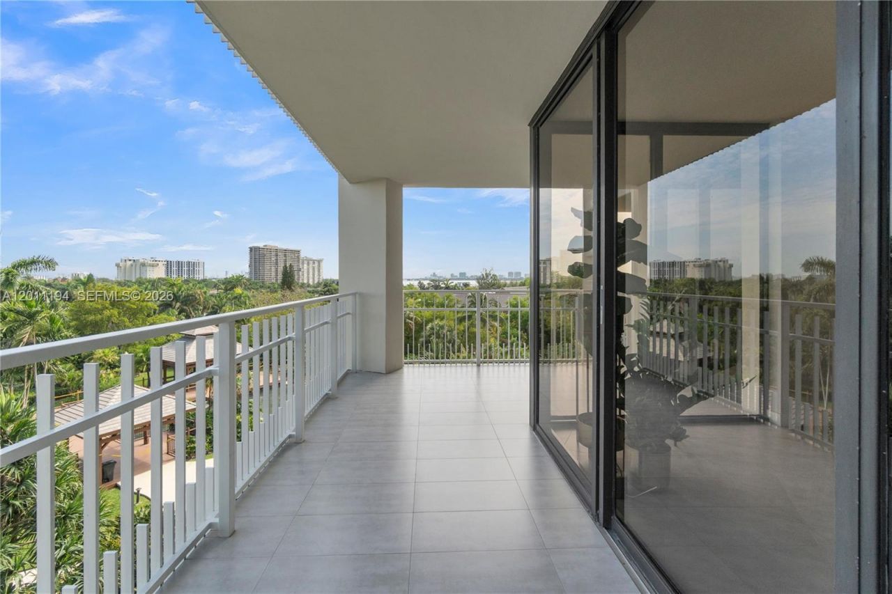 1000 Quayside Ter, Unit 703, Miami, FL 33138 Photo