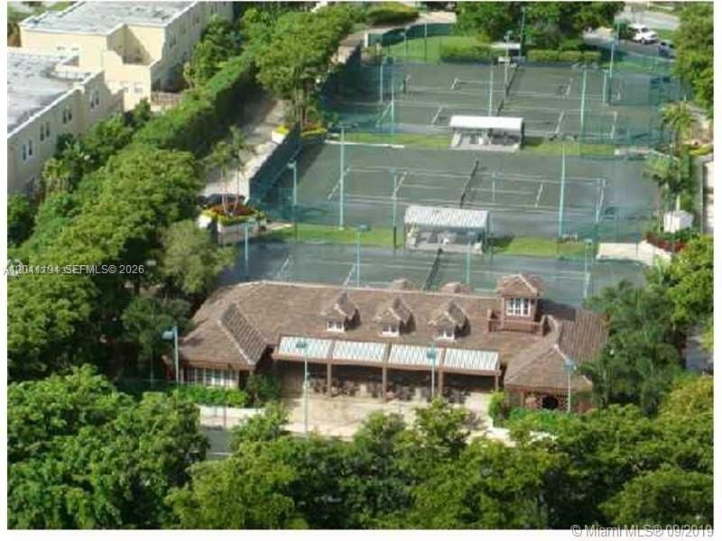 1000 Quayside Ter, Unit 703, Miami, FL 33138 Photo
