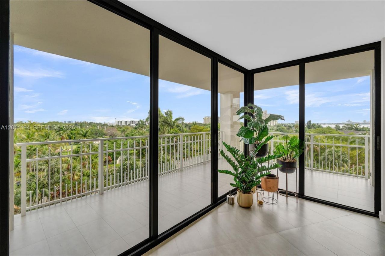 1000 Quayside Ter, Unit 703, Miami, FL 33138 Photo