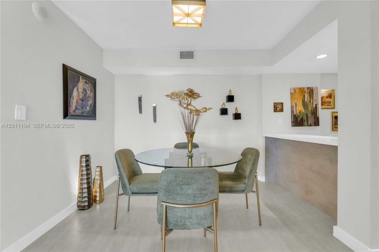 1000 Quayside Ter, Unit 703, Miami, FL 33138 Photo