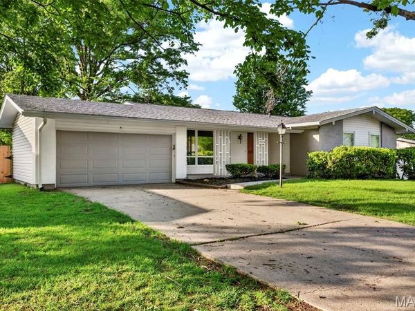 3255 Classic Drive, Florissant, MO 63033