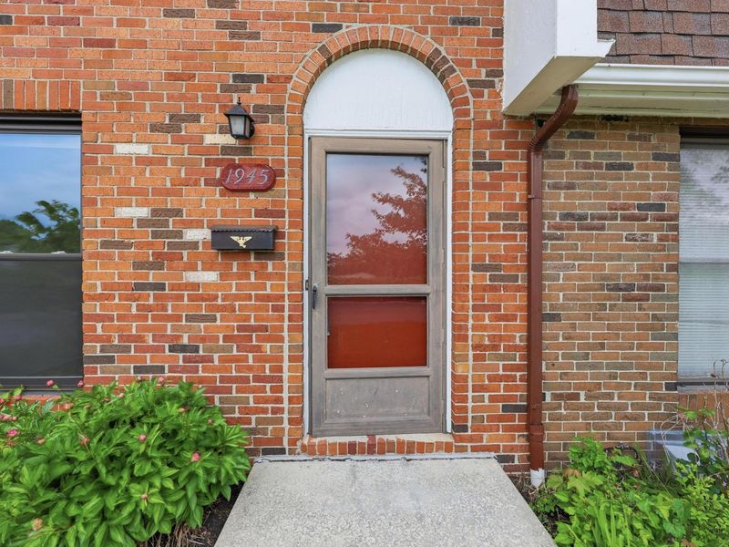 1945 Willoway Circle N, Columbus, OH 43220 Photo 4
