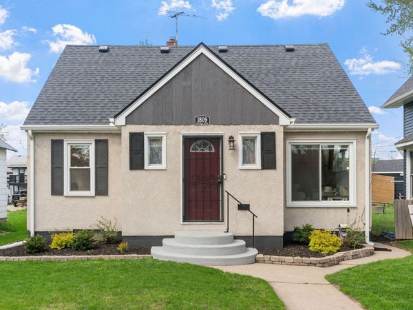 1809 Hyacinth Avenue E, Saint Paul, MN 55119