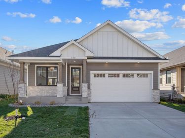 320 Laurel Curve, Golden Valley, MN 55426