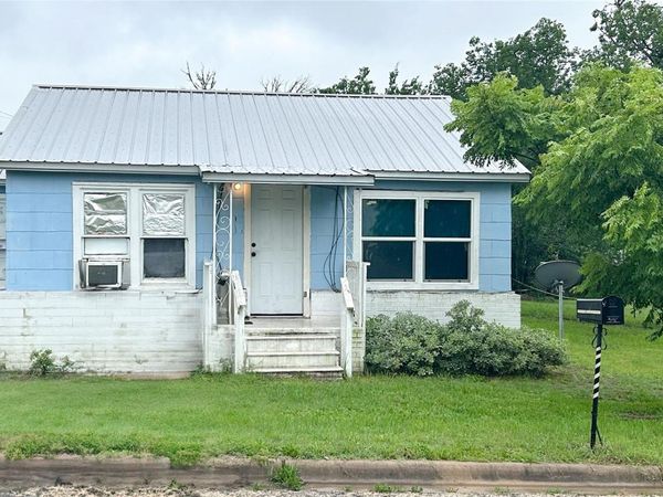 540 W Hempstead ST , Giddings, TX 78942