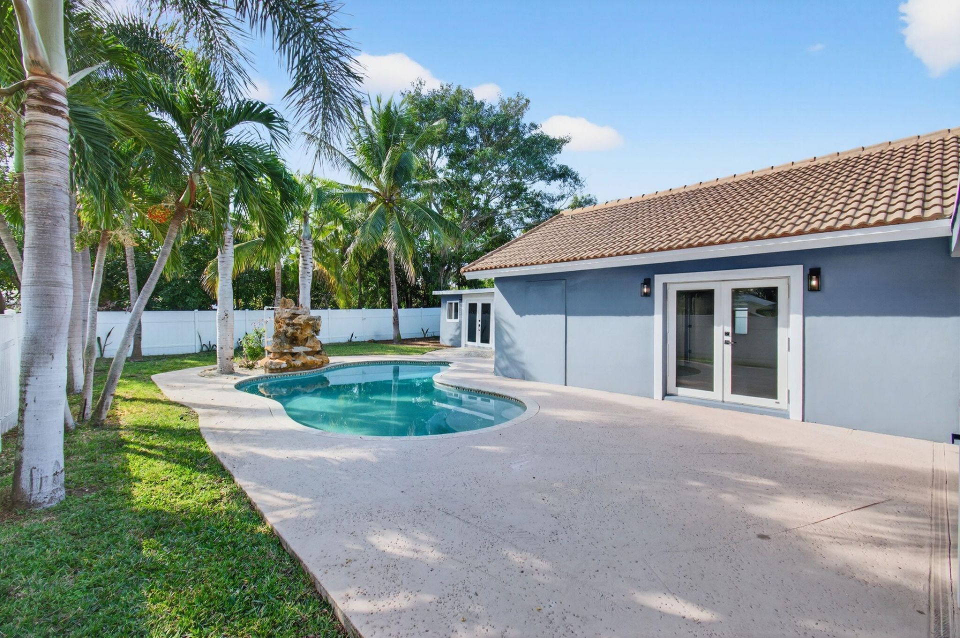 360 SW 2nd Street, Boca Raton, FL 33432 Photo