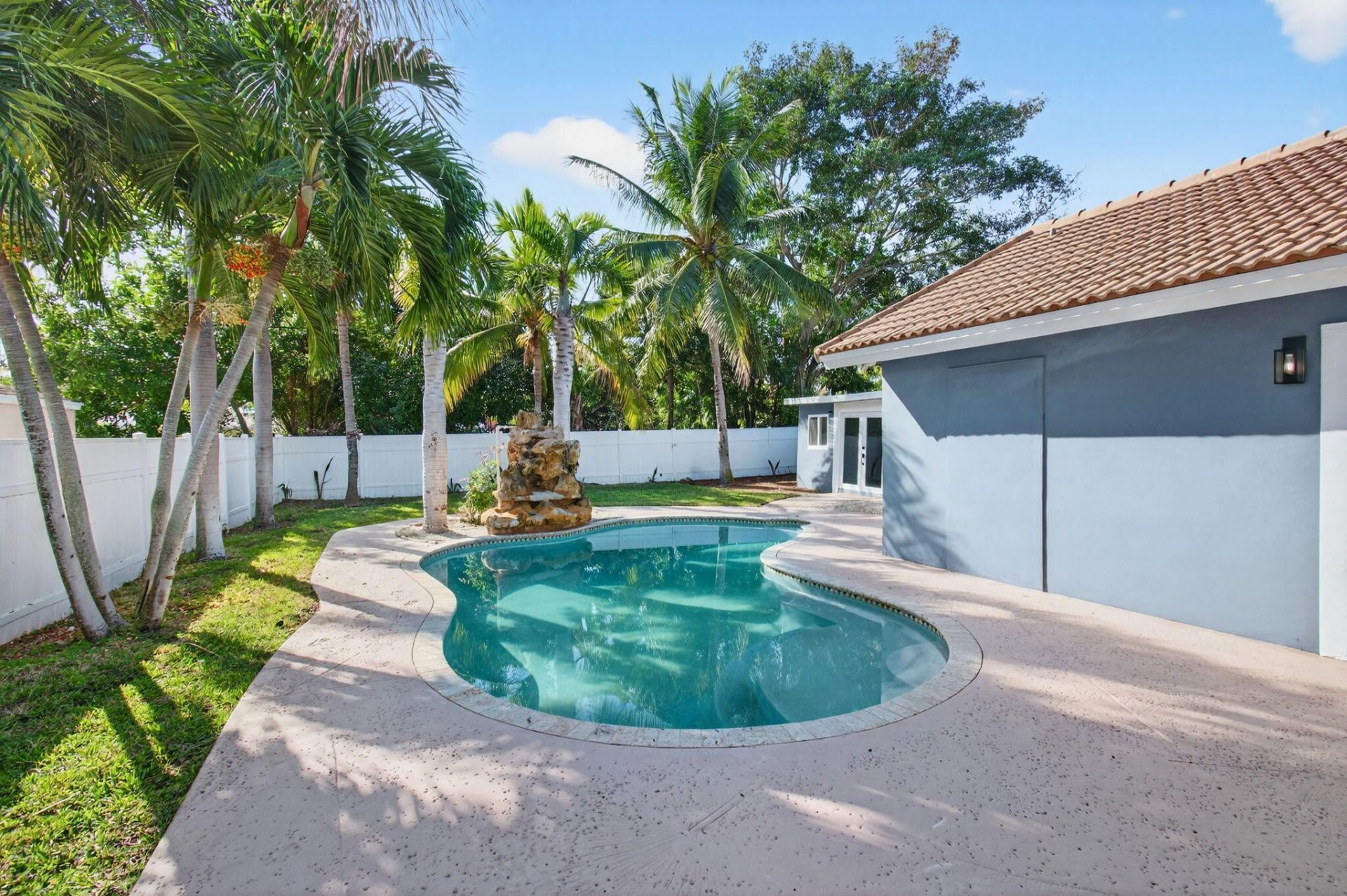 360 SW 2nd Street, Boca Raton, FL 33432 Photo