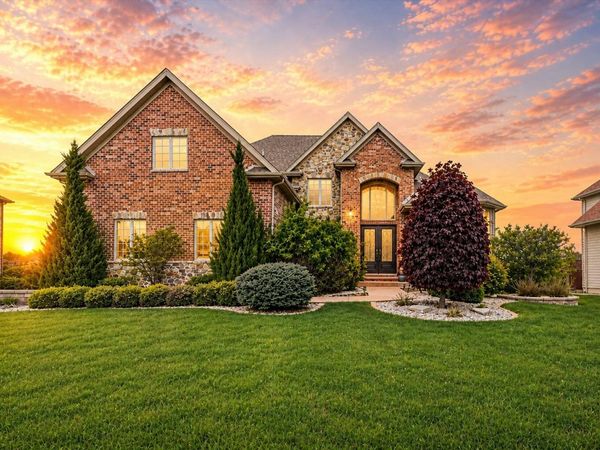 8858 Doubletree Drive S , Crown Point, IN 46307