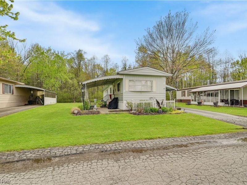 171 Brook Drive , Brookfield, OH 44403 Photo 2