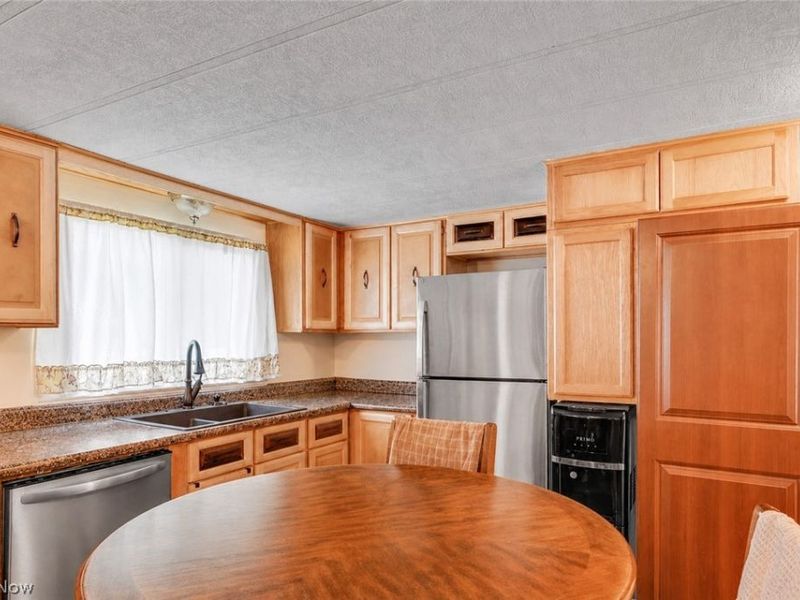 171 Brook Drive , Brookfield, OH 44403 Photo 4