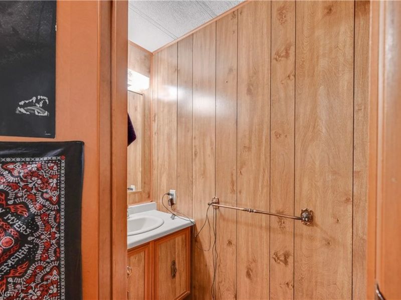 171 Brook Drive , Brookfield, OH 44403 Photo 9