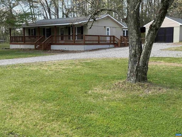 100 LAKE DR , FARMVILLE, VA 23901