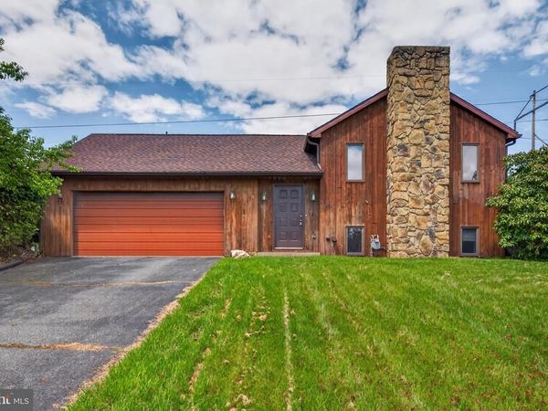 342 LARKIN DRIVE , RED LION, PA 17356