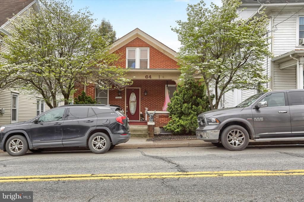 64 E MAIN STREET , ELIZABETHVILLE, PA 17023