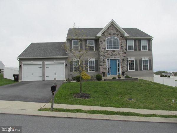 15 BISBEE DRIVE , LEESPORT, PA 19533