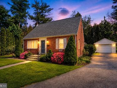 8 GREEN CIRCLE, CAMP HILL, PA 17011