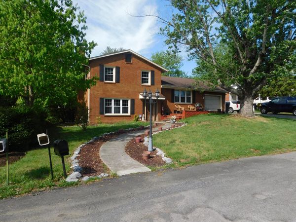 2732 Tully DR , Roanoke, VA 24019