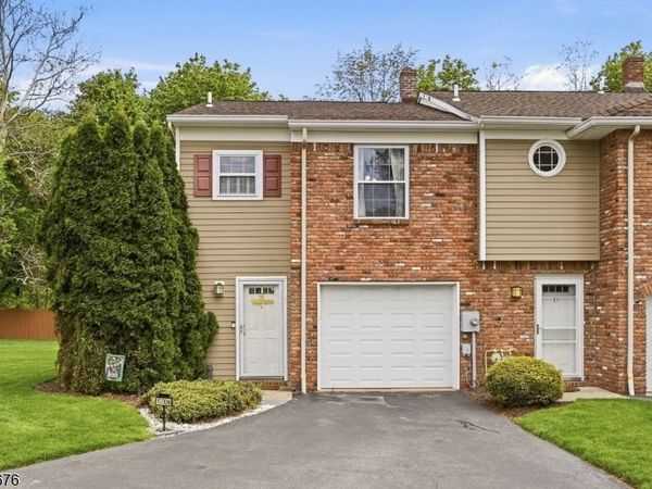 15 Dena Dr, Wanaque, NJ 07465