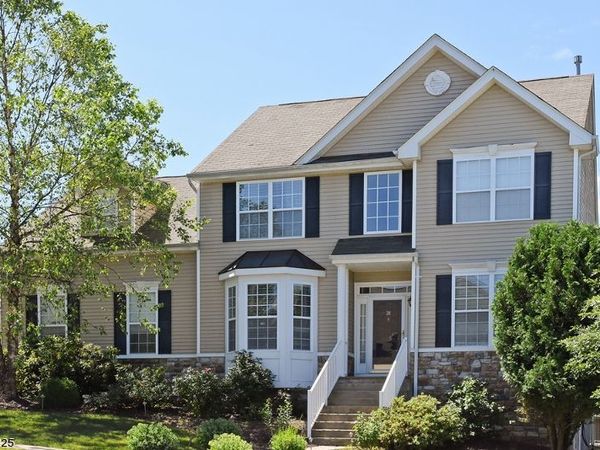 31 Winding Hill Dr, Mount Olive, NJ 07840
