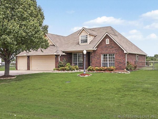 14815 N 60th East Avenue , Collinsville, OK 74021